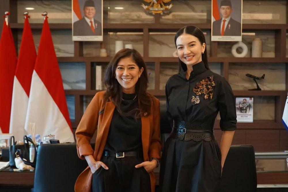 7 Potret Kedekatan Raline Shah dengan Pejabat, Kini Stafsus Menkomdigi