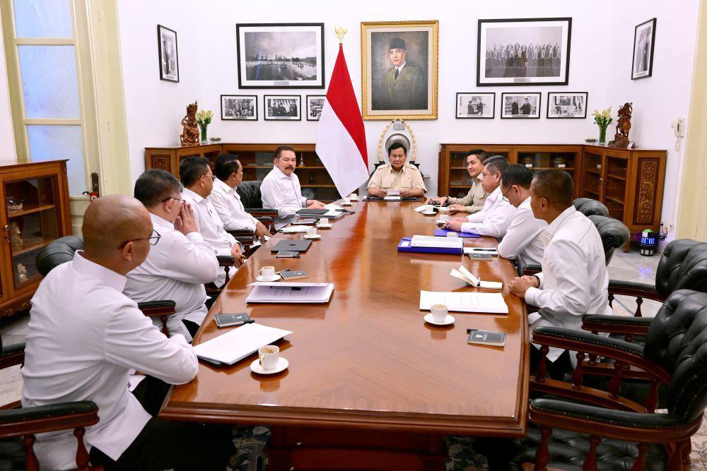 Prabowo Panggil Jaksa Agung, Bahas Penanganan Korupsi-Izin Ilegal