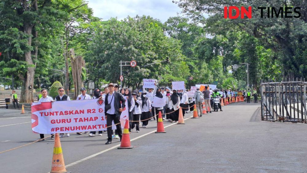 Ratusan Guru Honorer di Jabar Aksi Minta Kejelasan Nasib
