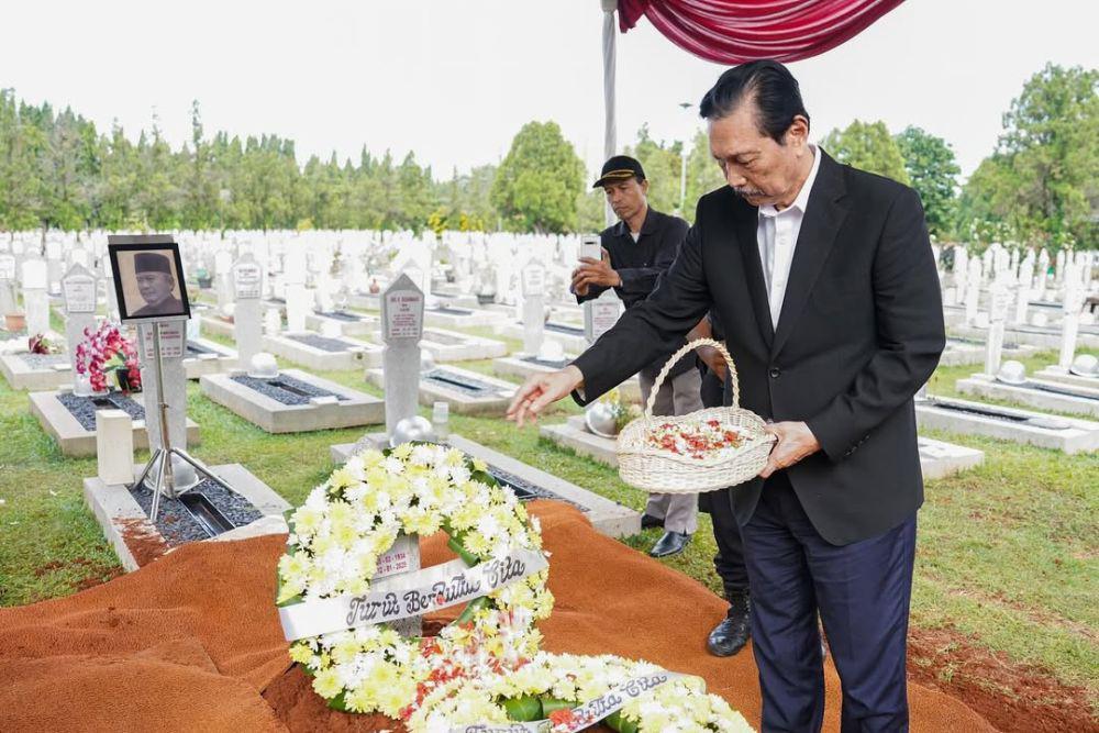 Luhut Sebut Hasjim Djalal Godfather Hukum Laut Indonesia