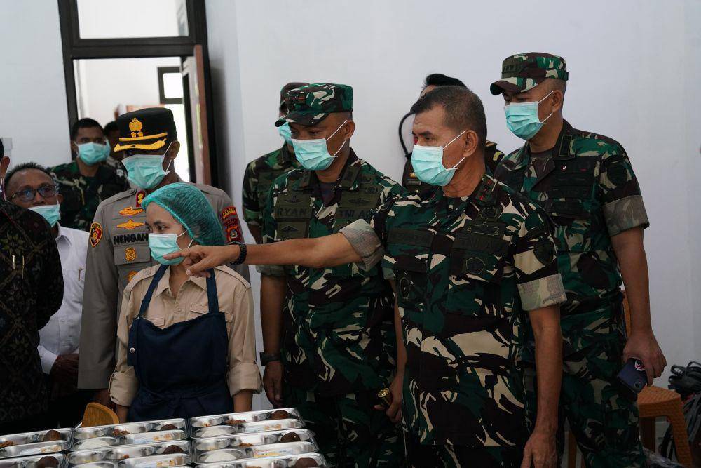 Pemantauan Dapur Sehat di Kabupaten Karangasem (Dok.IDN Times/ Kodam Udayana)