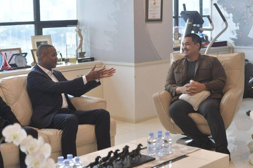 Pelatih Timnas Indonesia, Patrick Kluivert, jumpa Menpora Dito. (Dok. Kemenpora)