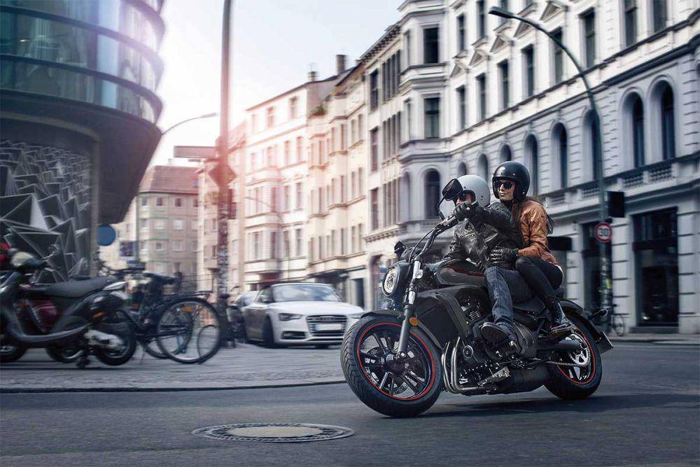 potret mengendarai Kawasaki Vulcan S 650 (kawasaki-motor.co.id)