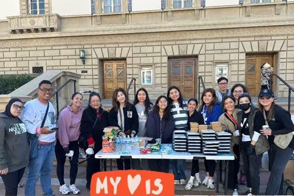 7 Potret Cinta Kuya Bagikan Bantuan untuk Korban Kebakaran California