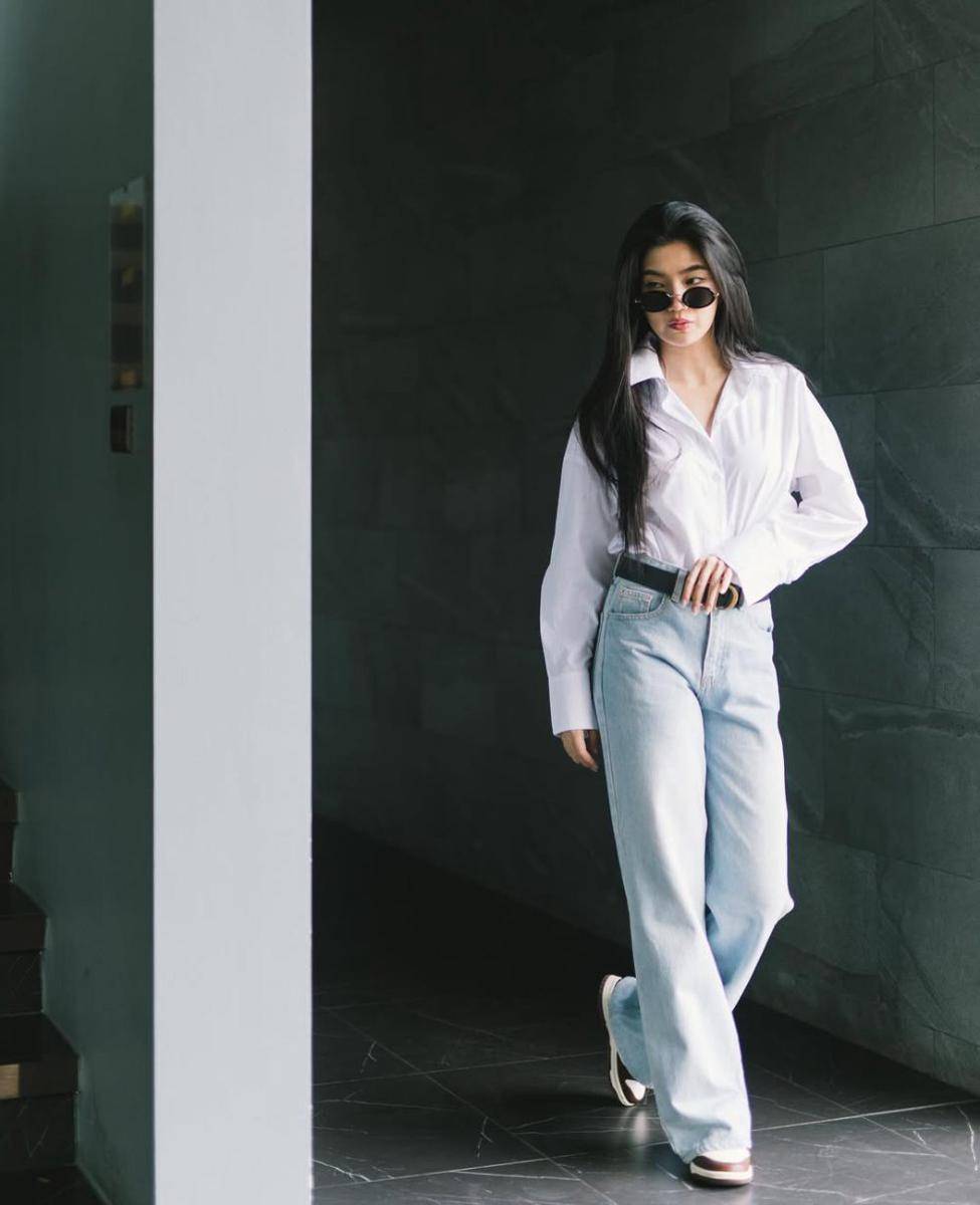 potret OOTD dengan look yang badass ala Goy Arachaporn (instagram.com/goyyog)