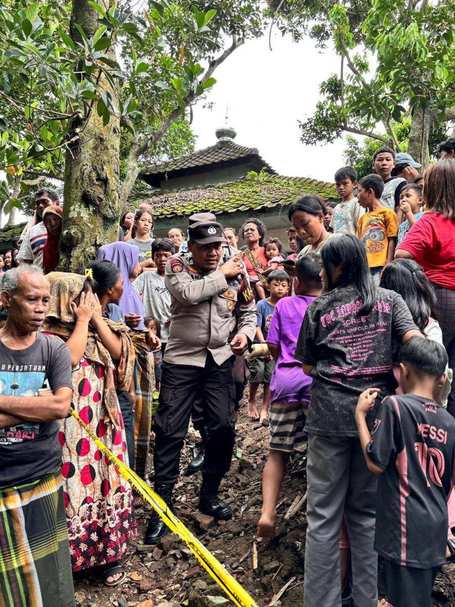 Penemuan mayat bayi di Sungai Ancar membuat warga sekitar geger. (dok. Istimewa)