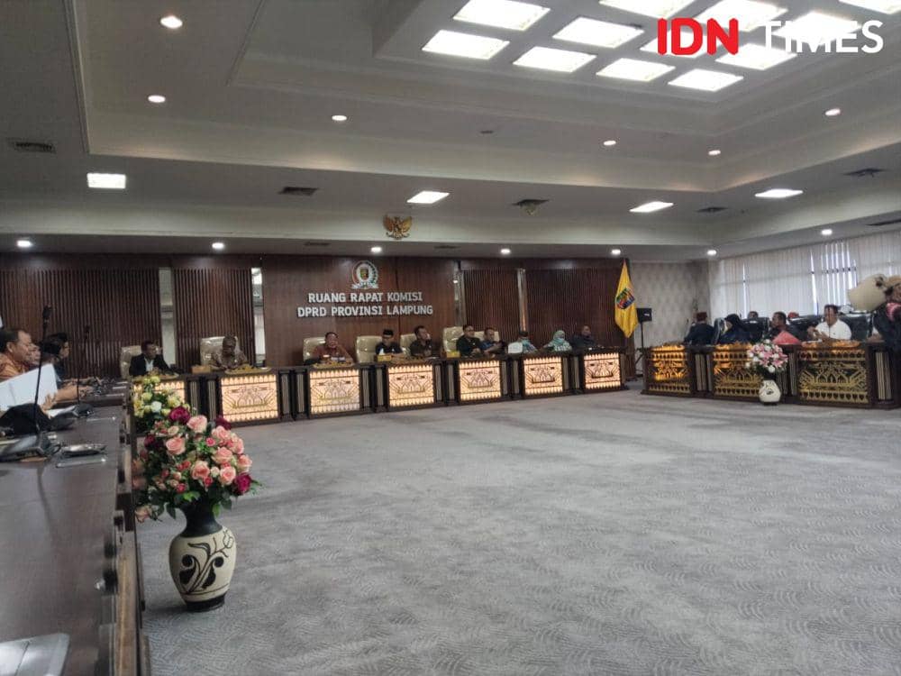 Aksi unjuk rasa petani singkong di lapangan Korpri Gubernur Lampung. (IDN Times/Tama Yudha Wiguna).