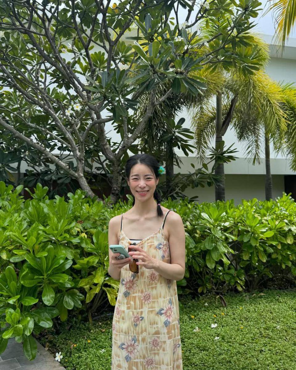 inspirasi casual sleeveless dress ala Lim Ji Yeon (Instagram.com/limjjy2)