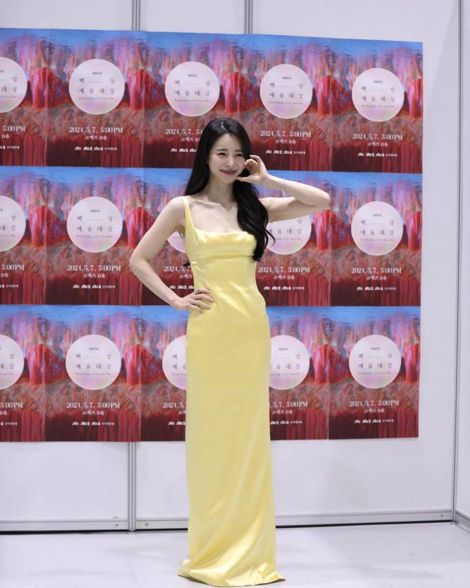 inspirasi casual sleeveless dress ala Lim Ji Yeon (Instagram.com/limjjy2)