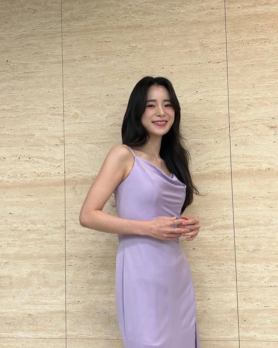 inspirasi casual sleeveless dress ala Lim Ji Yeon (Instagram.com/limjjy2)