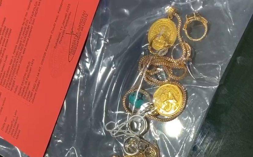Penampakan perhiasan imitasi (IDN Times/Fatimah)
