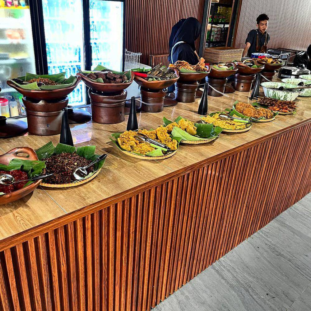 foodcourt di The Nice Park Solo (instagram.com/theniceparksolo)
