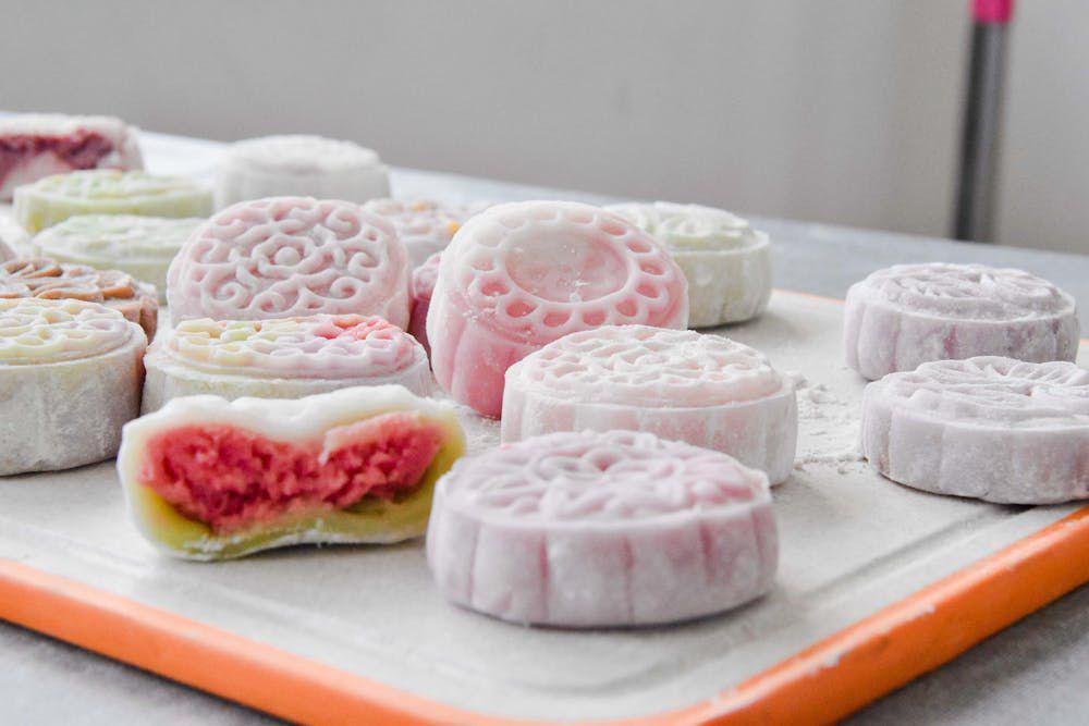 Resep Snow Skin Mooncake, Kue Khas Imlek yang Cantik dan Lezat!