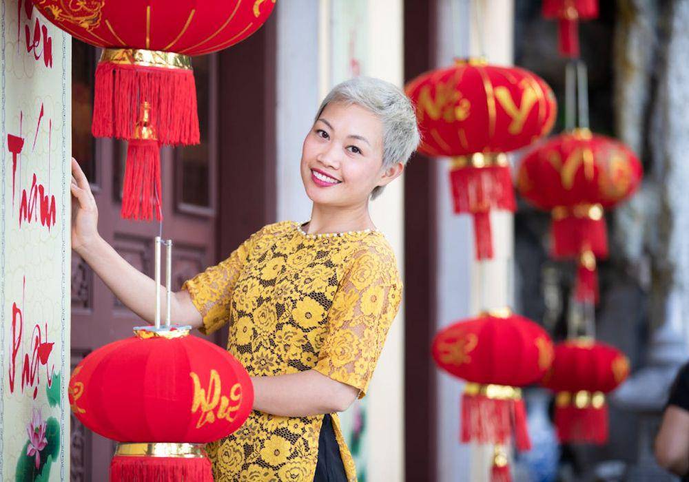 ilustrasi baju imlek (pexels.com/Son Tung Tran)