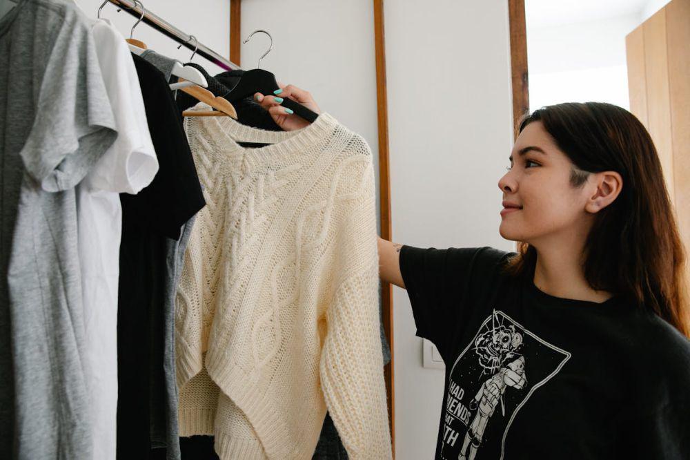 4 Cara Mempercantik Baju Lama, Tampak Baru dan Memesona
