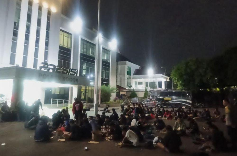 Kronologi Bentrok Suporter Sepak Bola di KM 21 Tol Jagorawi