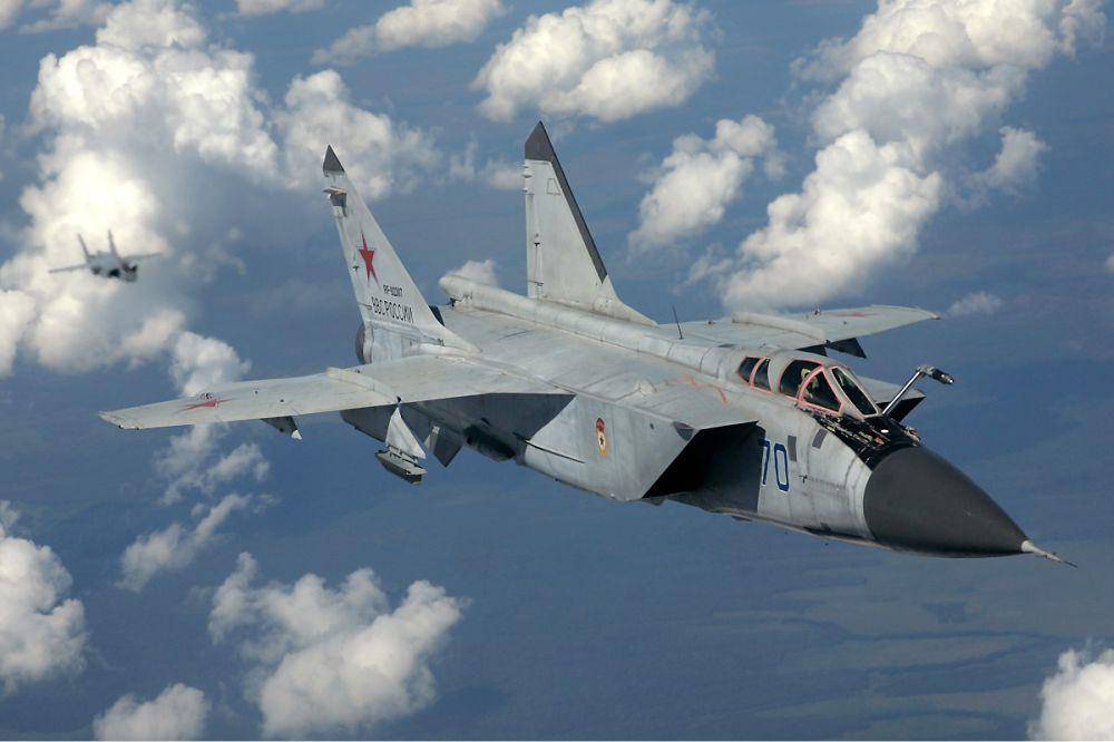 potret jet tempur MiG-31B milik AU Rusia yang sedang mengudara (commons.wikimedia.org/Dmitriy Pichugin)