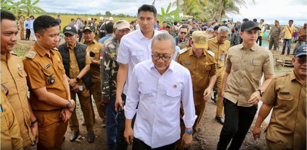 Menteri Koodinator Bidang Pangan Zulkifli Hasan dalam kunjungan ke Palembang, Banyuasin dan Ogan ilir (Dok: Humas Pemprov Sumsel)