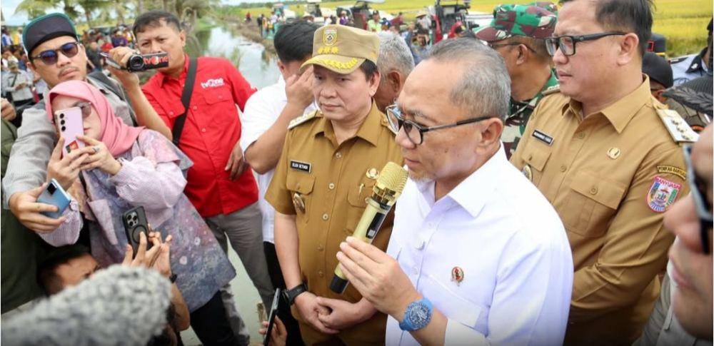 Menteri Koodinator Bidang Pangan Zulkifli Hasan dalam kunjungan ke Palembang, Banyuasin dan Ogan ilir (Dok: Humas Pemprov Sumsel)