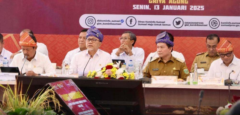 Menteri Koodinator Bidang Pangan Zulkifli Hasan dalam kunjungan ke Palembang, Banyuasin dan Ogan ilir (Dok: Humas Pemprov Sumsel)
