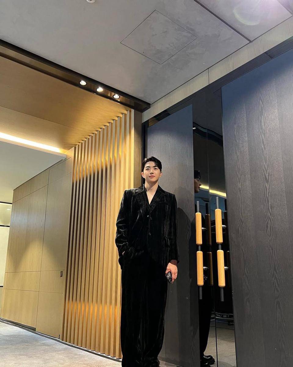 outfit smart casual look ala Kang Hoon (instagram.com/khoonyy)