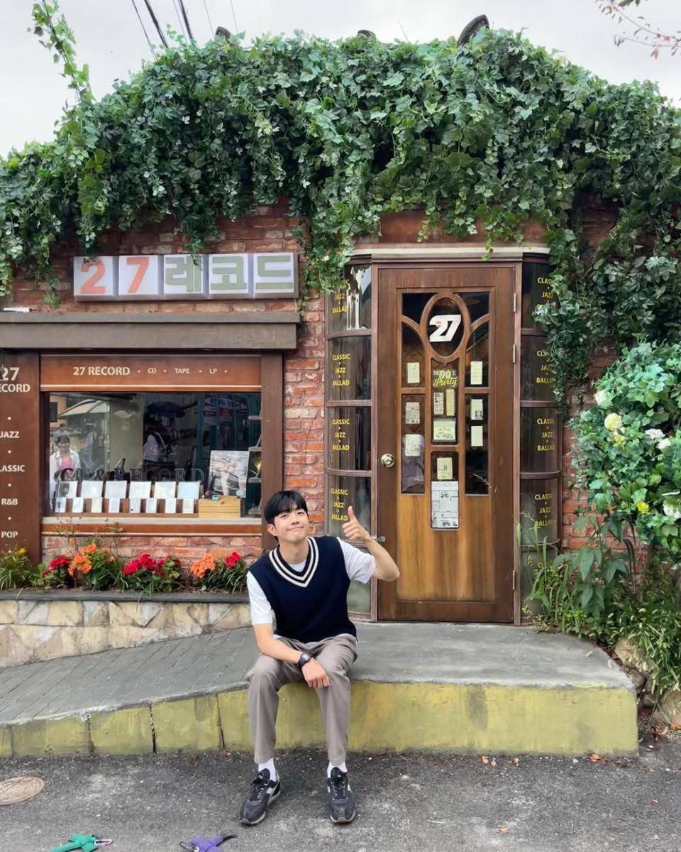 outfit smart casual look ala Kang Hoon (instagram.com/khoonyy)