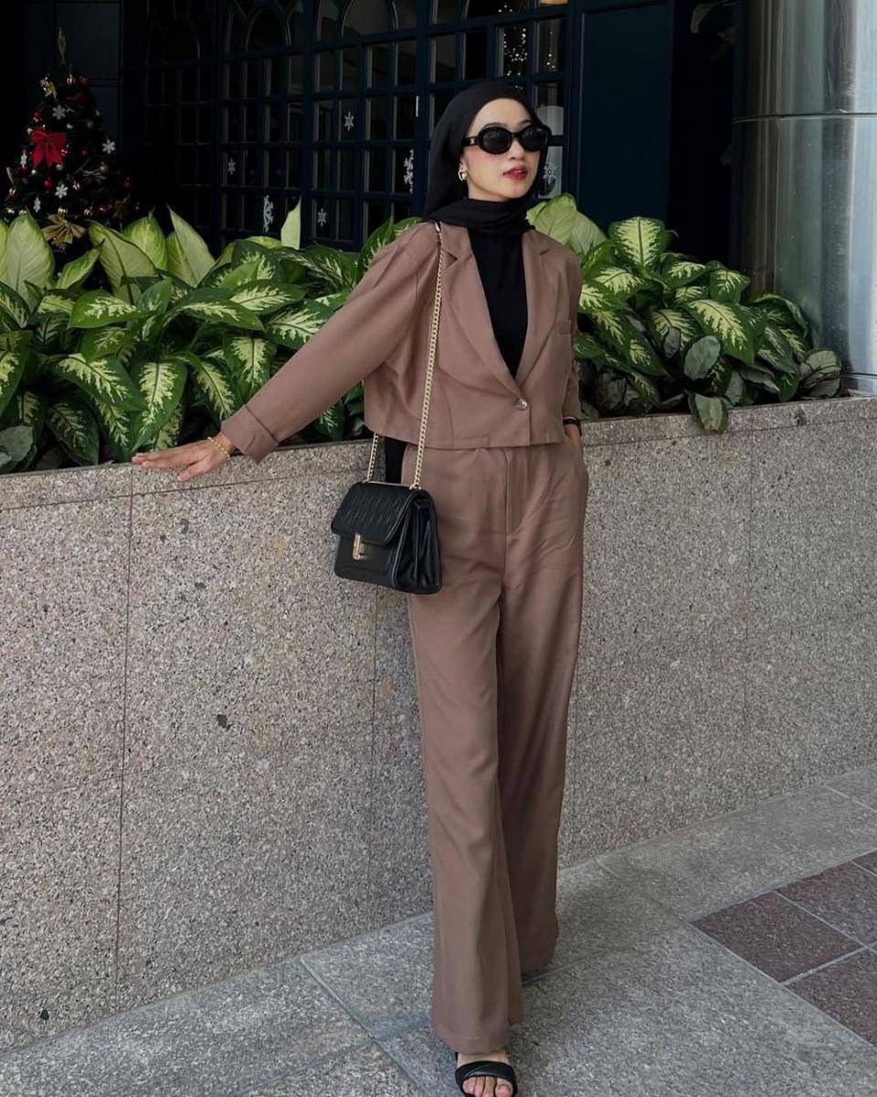 OOTD Mocha Mousse untuk hangout (instagram.com/fauziandarii)
