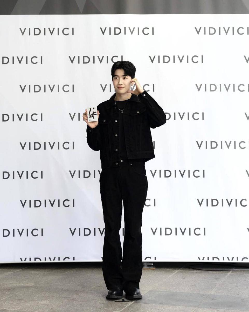 outfit smart casual look ala Kang Hoon (instagram.com/khoonyy)