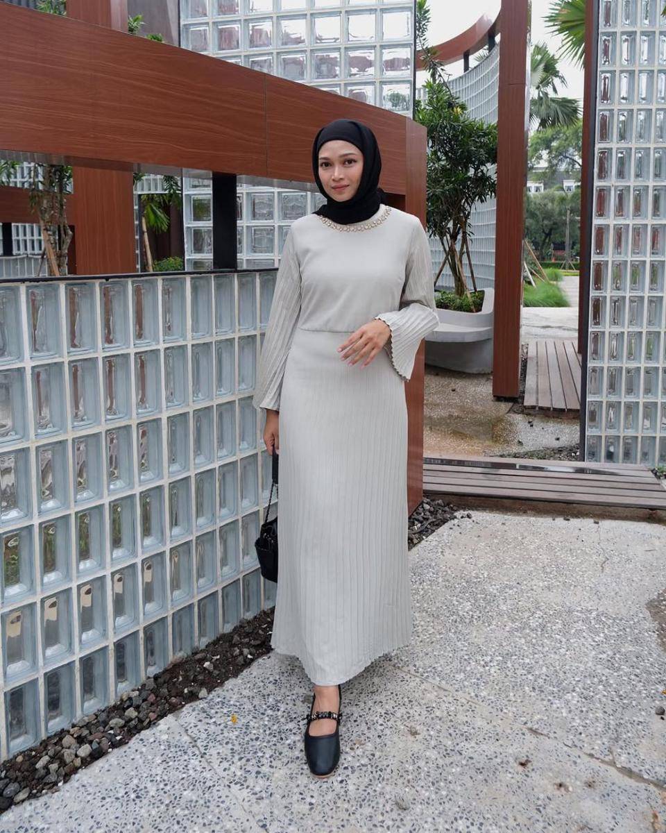 Gaya OOTD Astri Tyas (instagram.com/astrityas)
