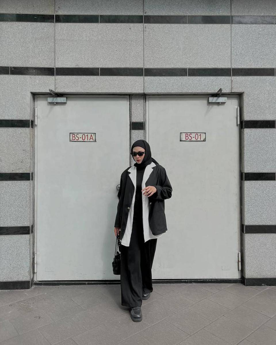 Gaya OOTD Astri Tyas (instagram.com/astrityas)