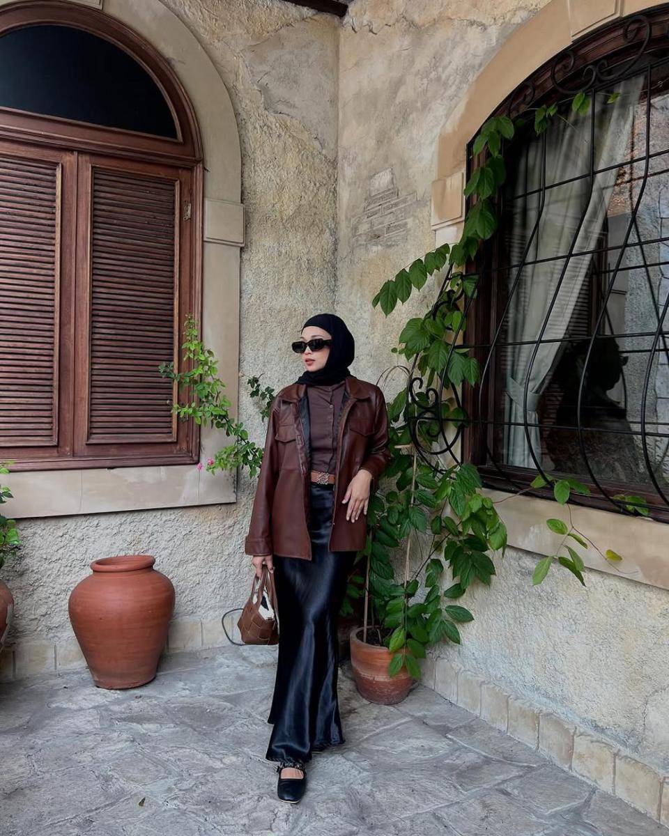 Gaya OOTD Astri Tyas (instagram.com/astrityas)