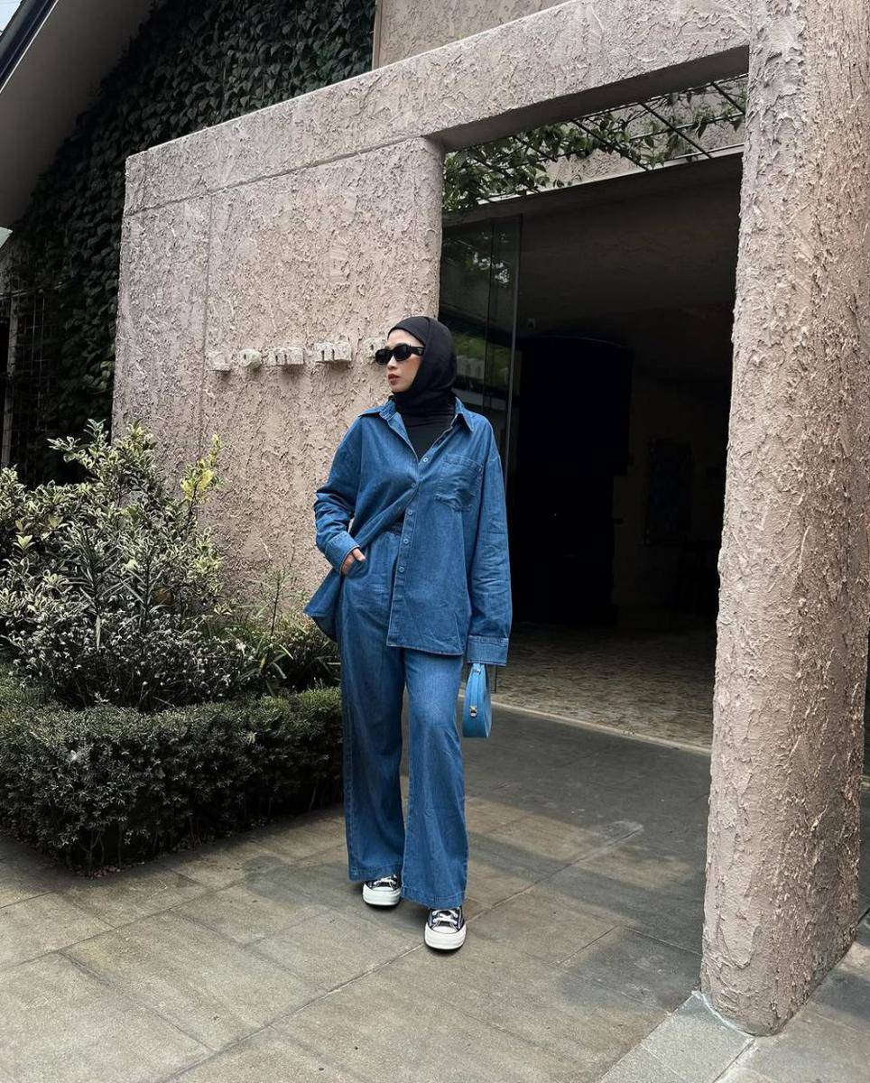 Gaya OOTD Astri Tyas (instagram.com/astrityas)