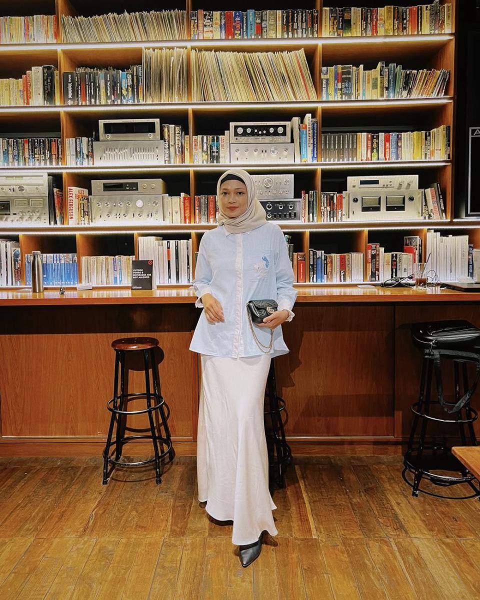 Gaya OOTD Astri Tyas (instagram.com/astrityas)