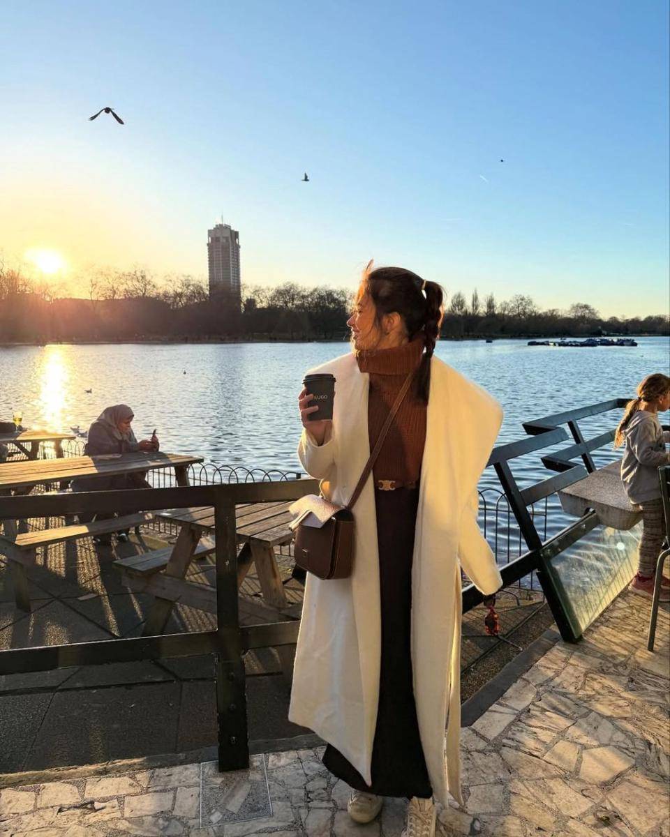 Inspirasi layering ala Rebecca Klopper (Instagram.com/rklopper)