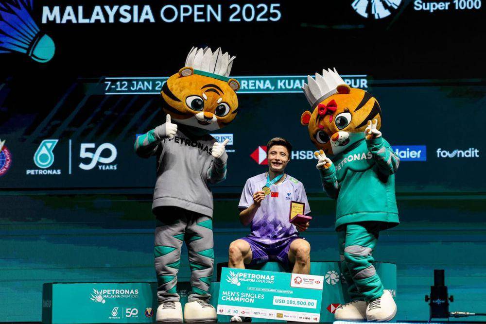 Tunggal putra China, Shi Yu Qi keluar sebagai juara di Malaysia Open 2025 (https://bwfworldtour.bwfbadminton.com/)