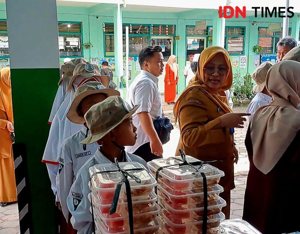 Makan Bergizi Hentikan Jam Pelajaran di SD Surabaya Ini