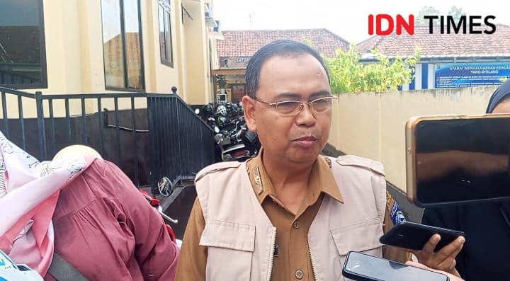 Kadisdikbud NTB Aidy Furqan usai diperiksa penyidik Unit Tipikor Satreskrim Polresta Mataram, Senin (13/1/2025). (IDN Times/Muhammad Nasir)