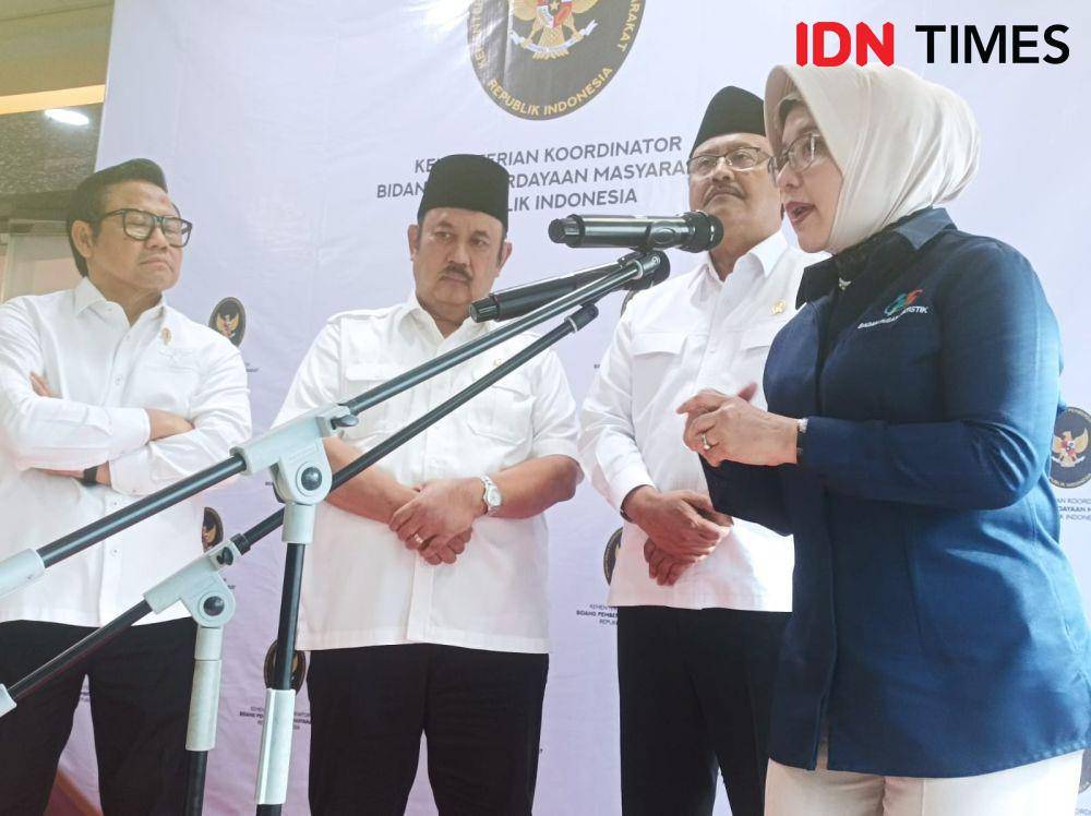 Menteri Negara Koordinator (Menko) Pemberdayaan Masyarakat Muhaimin Iskandar dan Mensos Syaifullah Yusuf di Gedung PMK. (IDN Times/Dini Suciatiningrum)