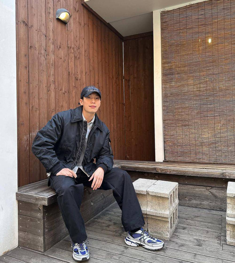 OOTD pakai topi baseball ala Wi Ha Jun (instagram.com/wi__wi__wi)