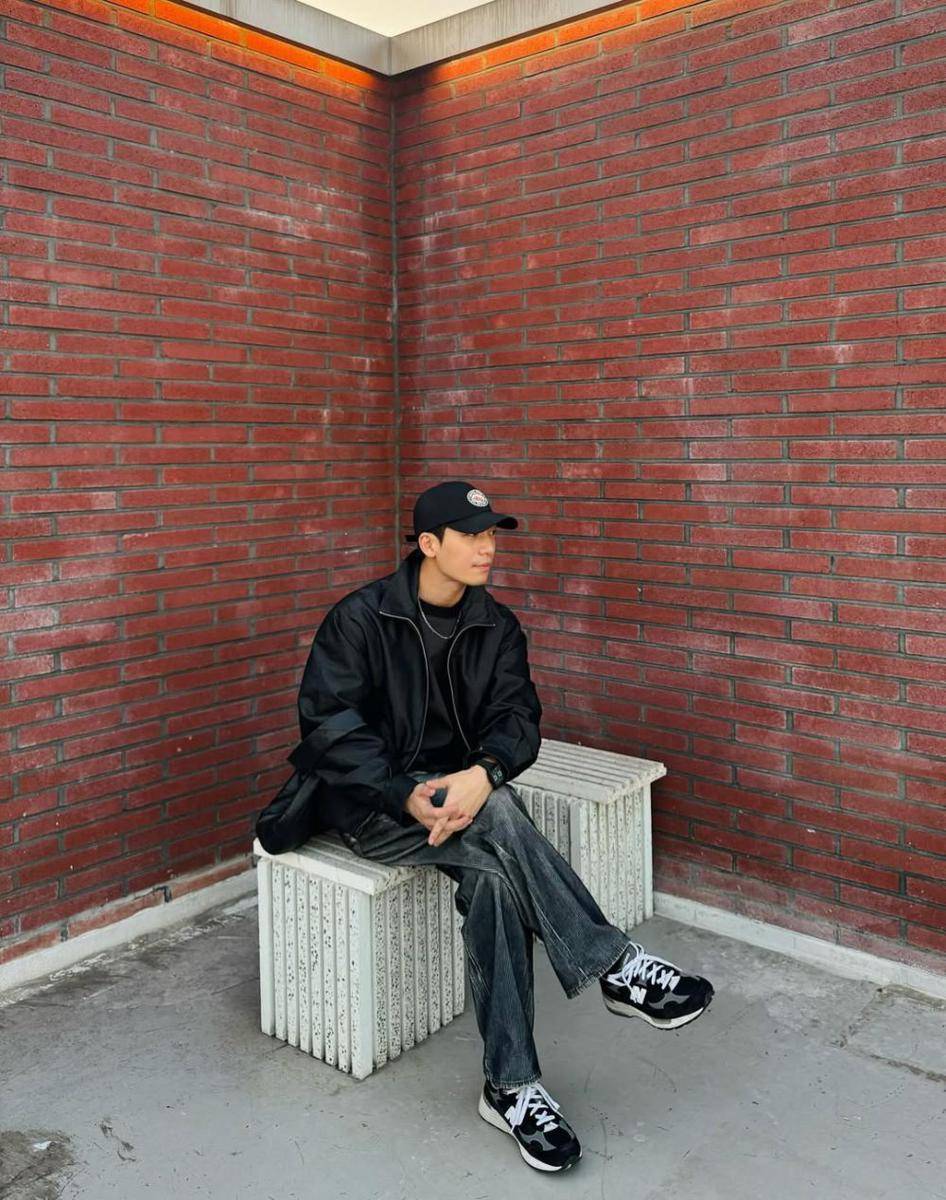 OOTD pakai topi baseball ala Wi Ha Jun (instagram.com/wi__wi__wi)
