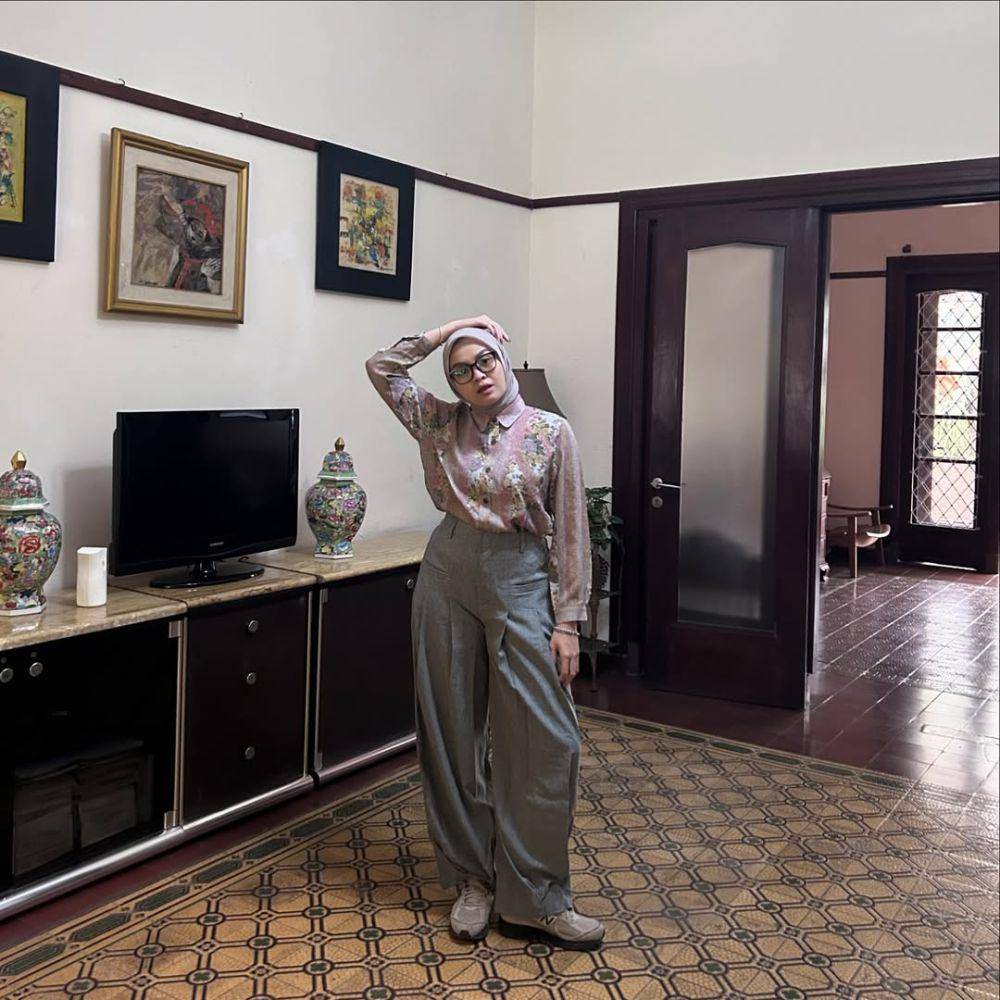 padu padan sneakers ala Salma Salsabil (instagram.com/salmasalsabil12)