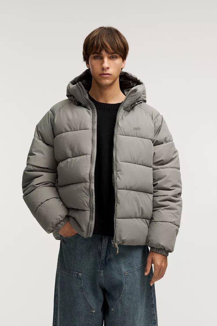 ilustrasi puffer jacket (pullandbear.com)