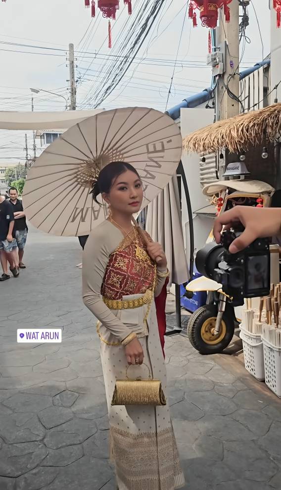 Sarwendah berpakaian khas Thailand (instagram.com/sarwendah29)