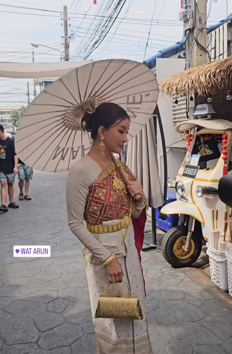 Sarwendah berpakaian khas Thailand (instagram.com/sarwendah29)
