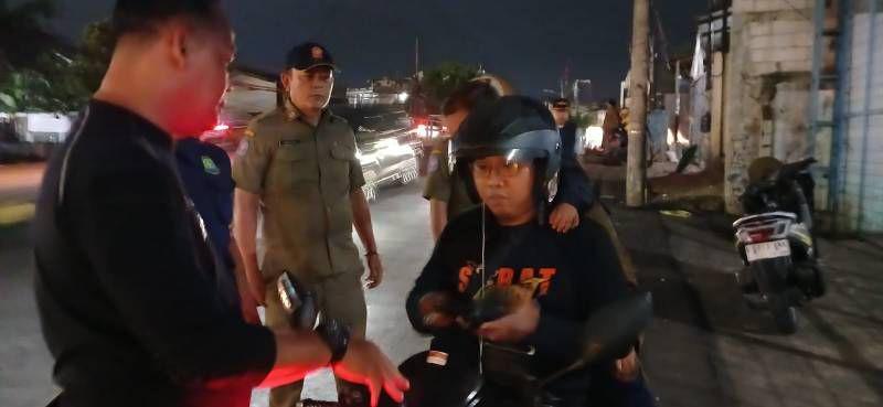 Buang Sampah Sembarangan, 13 Warga di Tangerang Kena OTT