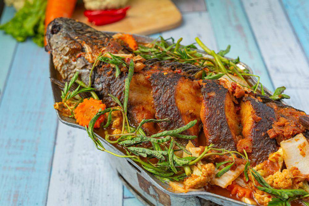 ilustrasi ikan bakar (freepik.com/jcomp)