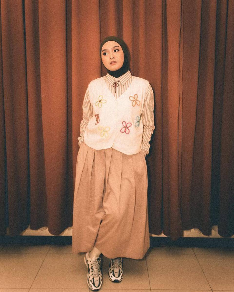 padu padan sneakers ala Salma Salsabil (instagram.com/salmasalsabil12)