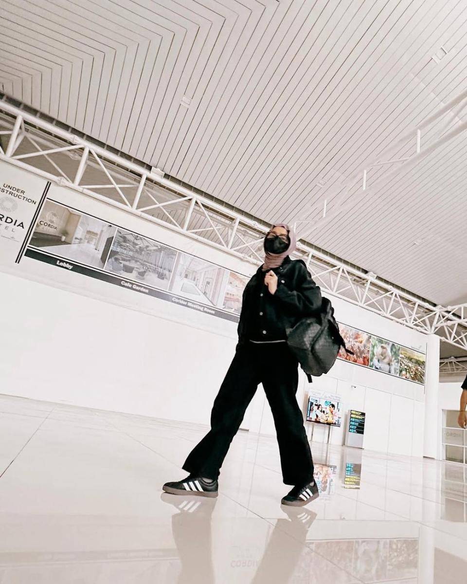 padu padan sneakers ala Salma Salsabil (instagram.com/salmasalsabil12)