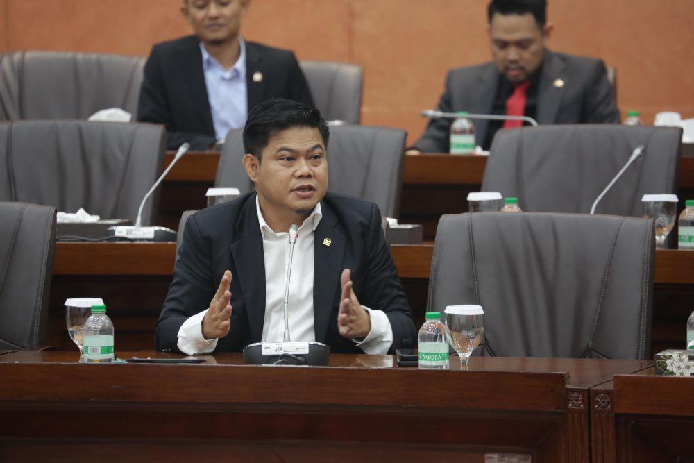 Menkomdigi Mau Batasi Medsos bagi Anak-anak, DPR: Indonesia Tertinggal