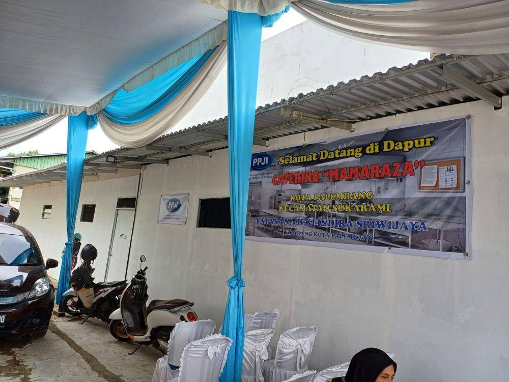 Makan Bergizi Gratis di lima sekolah di kawasan Sukarami Palembang (Dok: istimewa)
